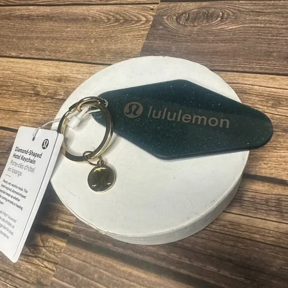 Lululemon Diamond Shaped Hotel Keychain NWT ONE SIZE (SMTL/GOLD) - Picture 4 of 9